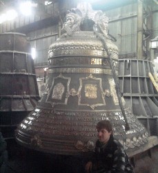 В. Янукович пожертвував для храму УПЦ МП 13 тонний дзвін
